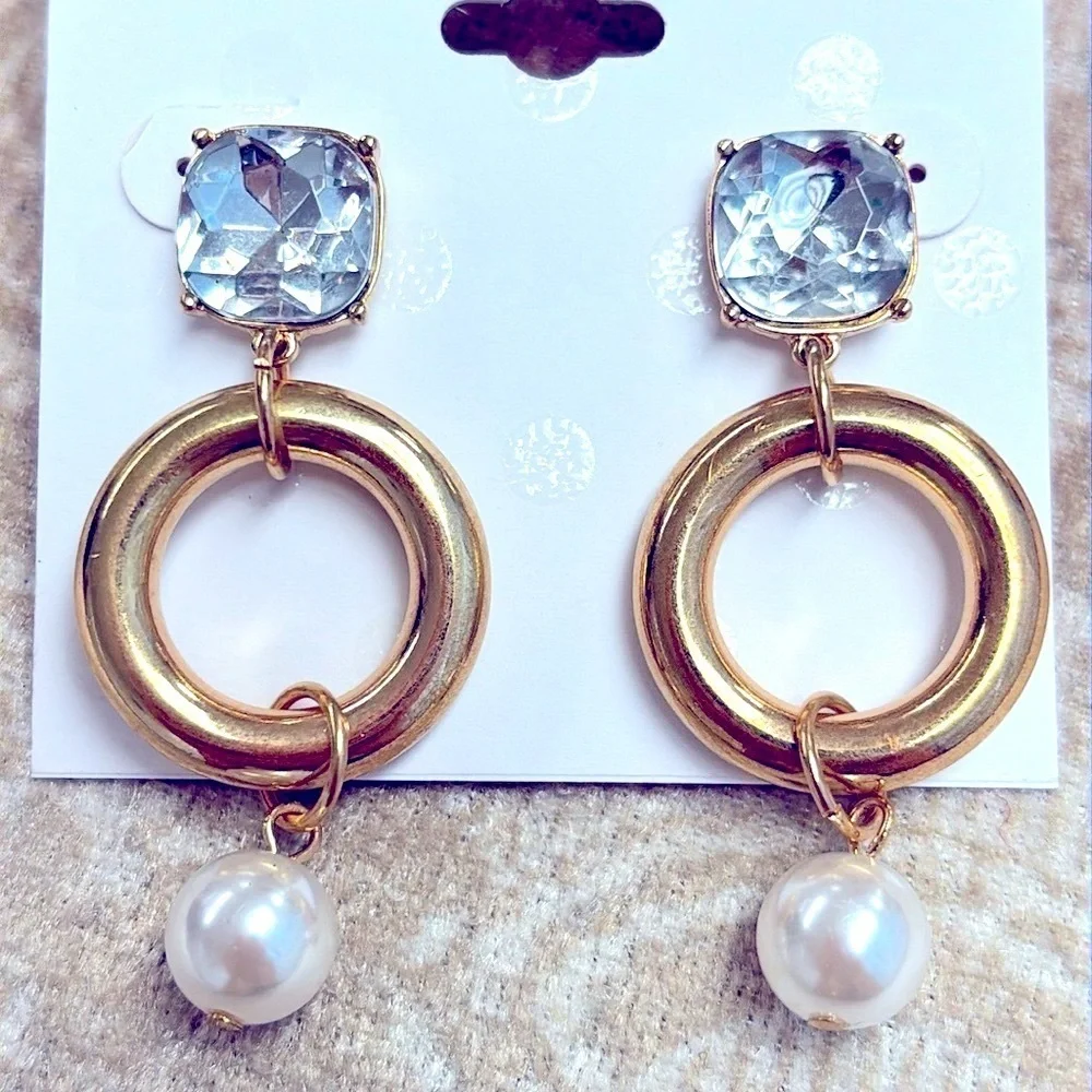 Brand New Isaac Mizrahi Large Rhinestone Gold Tone Round Faux Pearl Drop Earring